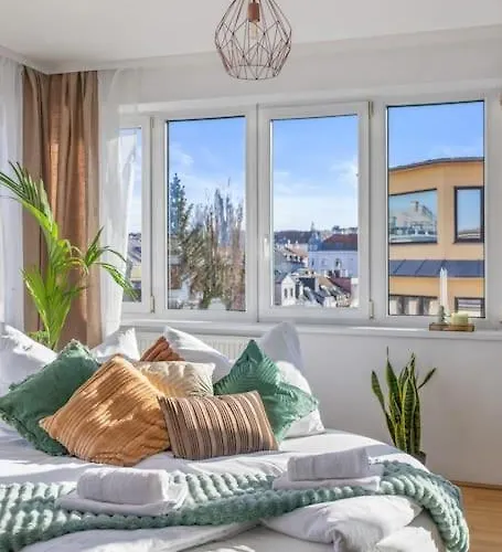 Luxury Loft View - 4 Bedrooms - Gym - Near Centre - Schoenbrunn - Book Parking With Us *