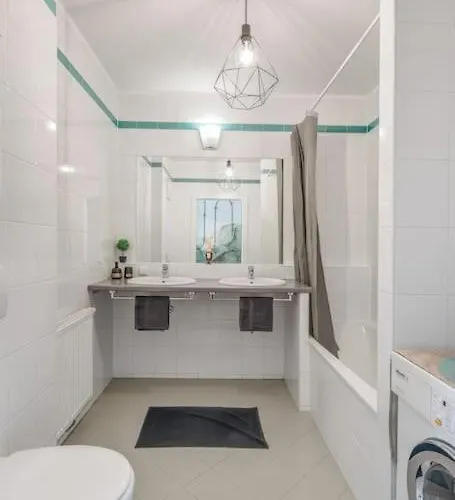 Luxury Loft View - 4 Bedrooms - Gym - Near Centre - Schoenbrunn - Book Parking With Us *